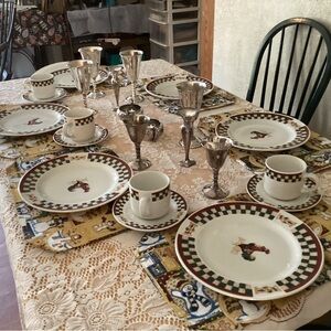 Vintage Betty crocket table setting . Roaster and checkered pattern .